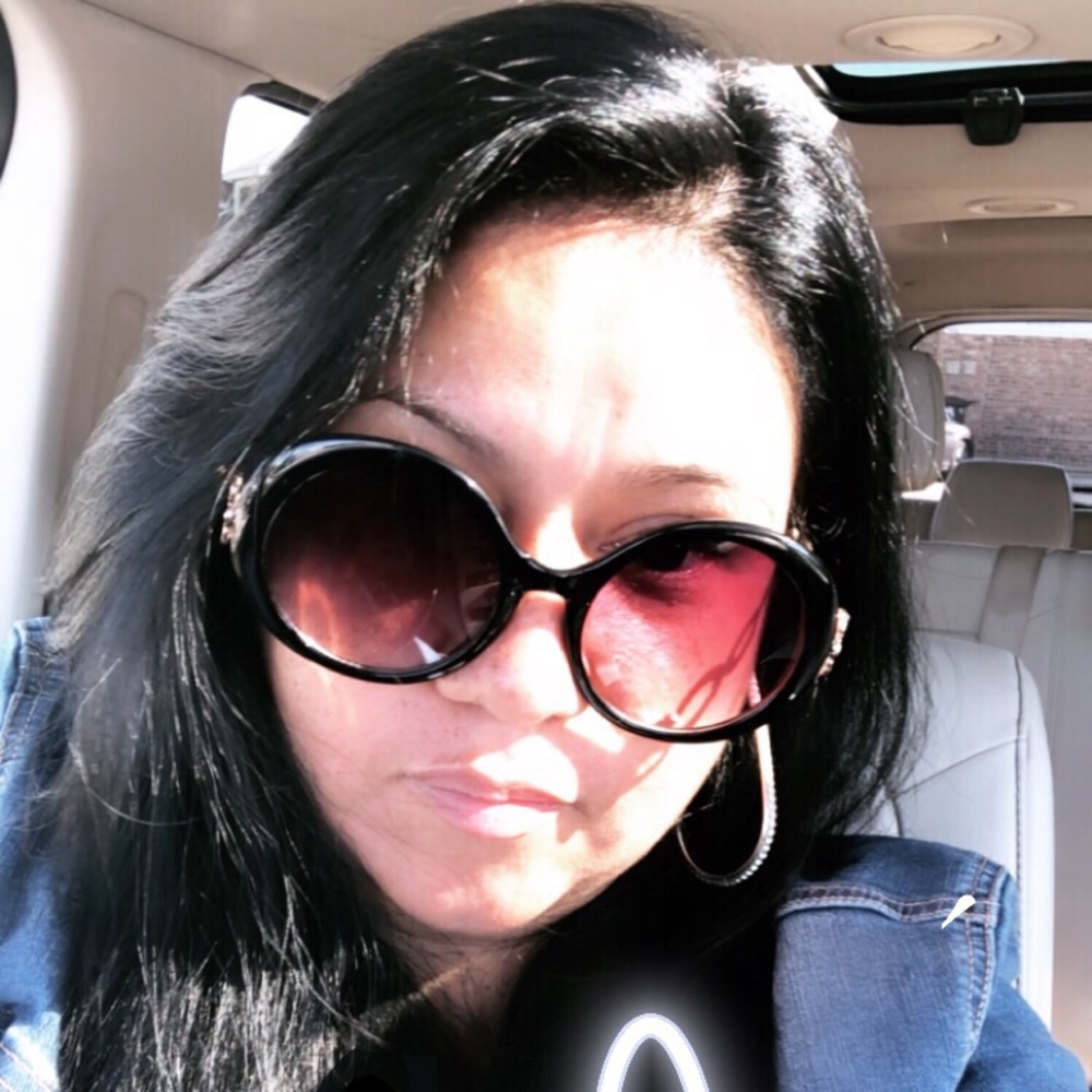 Meet your Posher, Adriana